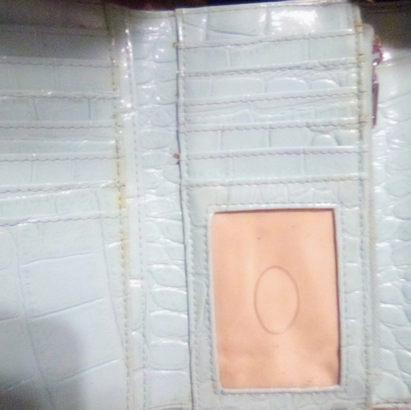 Guess Large Clutch Style Leather Wallet. - Picture 2 of 6